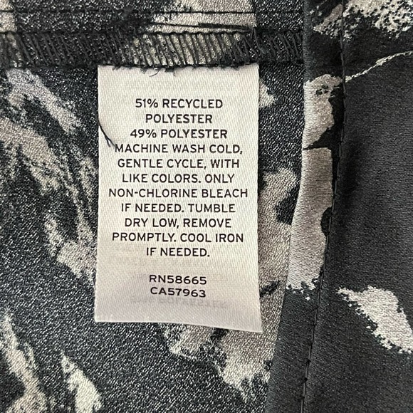 Nordstom Black Printed Sleeveless V-neck Tank Top NWT Size Small - Picture 7 of 7